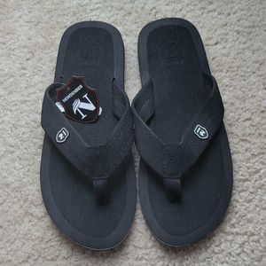 NWT - Black Men's Flip Flops lightweight